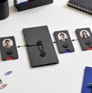 Các thẻ hồ sơ khách hàng được kết nối giữa những điểm chạm Marketing, Sales và chăm sóc sau bán.