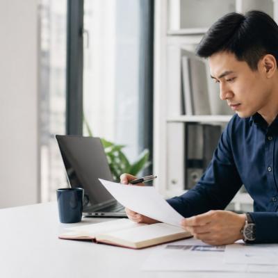 Người làm marketing phân tích dữ liệu visibility từ Google Search Console
